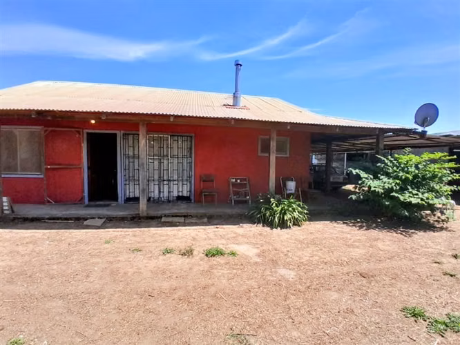 Se Vende parcela de 6800 m, con casa de 3 dorm. y 1 baño