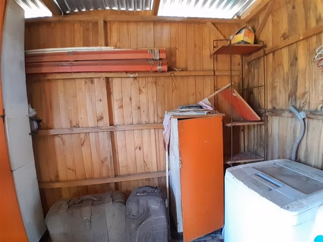 Se Vende parcela de 6800 m, con casa de 3 dorm. y 1 baño