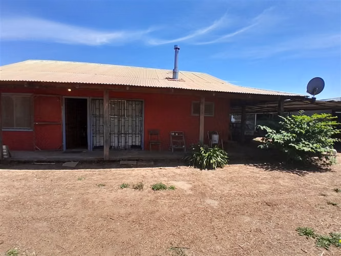Se Vende parcela de 6800 m, con casa de 3 dorm. y 1 baño