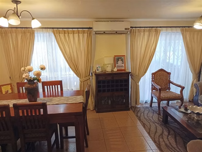 SE VENDE AMPLIA CASA VILLA LOS PORTONES DE LINARES