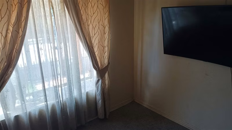 SE VENDE AMPLIA CASA VILLA LOS PORTONES DE LINARES