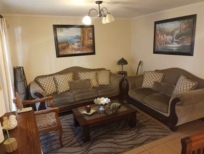 SE VENDE AMPLIA CASA VILLA LOS PORTONES DE LINARES
