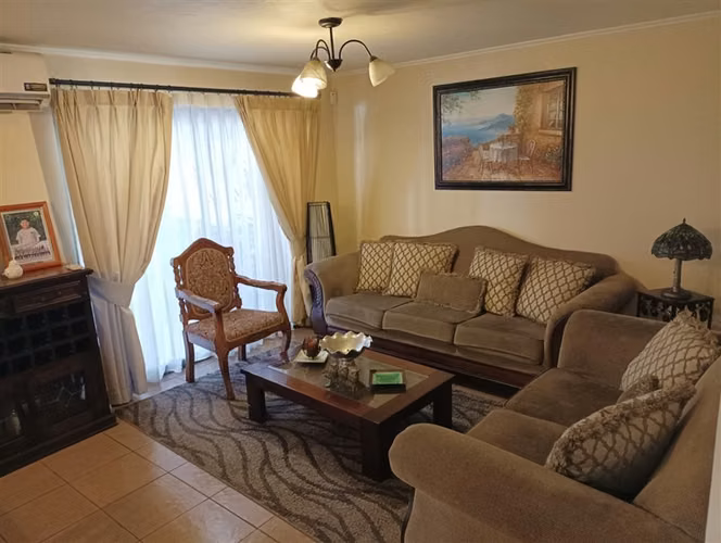SE VENDE AMPLIA CASA VILLA LOS PORTONES DE LINARES