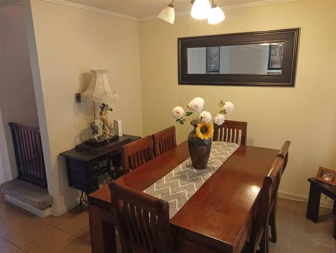 SE VENDE AMPLIA CASA VILLA LOS PORTONES DE LINARES
