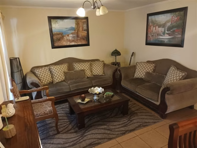 SE VENDE AMPLIA CASA VILLA LOS PORTONES DE LINARES