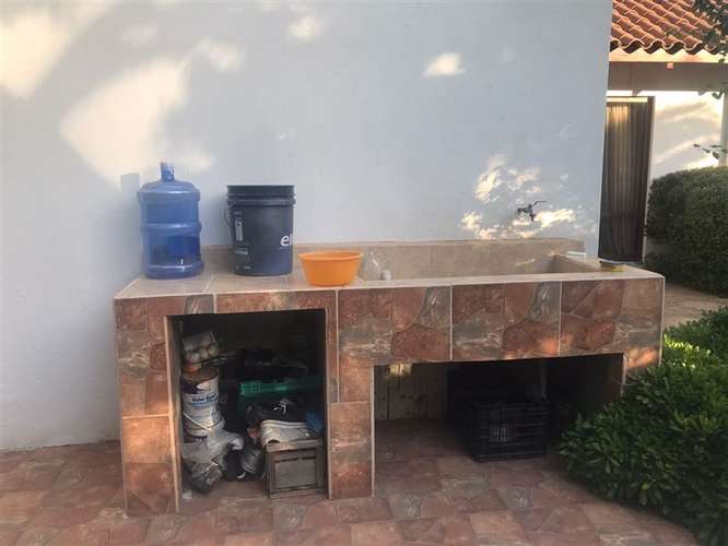 Hermosa casa en venta-Linares 3 dorm. 2 baños 5 estacionam