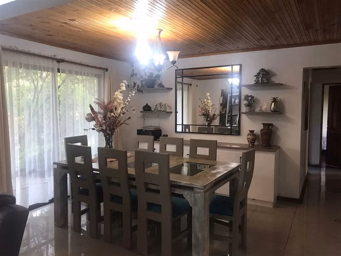 Hermosa casa en venta-Linares 3 dorm. 2 baños 5 estacionam