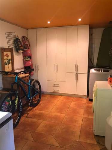 Hermosa casa en venta-Linares 3 dorm. 2 baños 5 estacionam