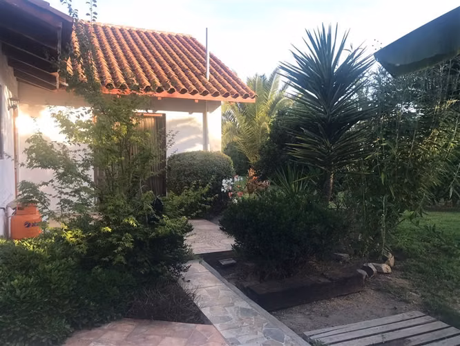 Hermosa casa en venta-Linares 3 dorm. 2 baños 5 estacionam