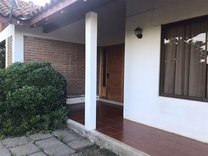Hermosa casa en venta-Linares 3 dorm. 2 baños 5 estacionam