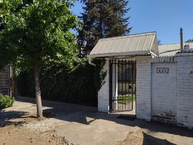 Casa en venta de 3 dorm, 2 baños, cercana a Villa Edén