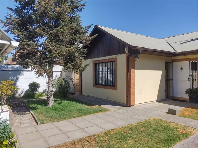 Casa en venta de 3 dorm, 2 baños, cercana a Villa Edén