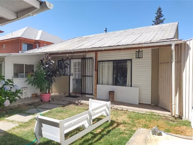 Casa en venta de 3 dorm, 2 baños, cercana a Villa Edén