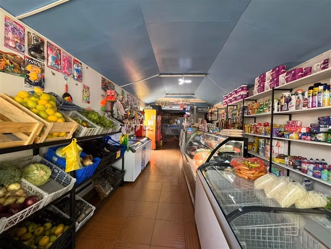 Casa 2 pisos + Local Comercial equipado - Doña Ignacia III