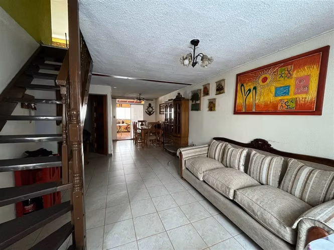 Casa 2 pisos + Local Comercial equipado - Doña Ignacia III
