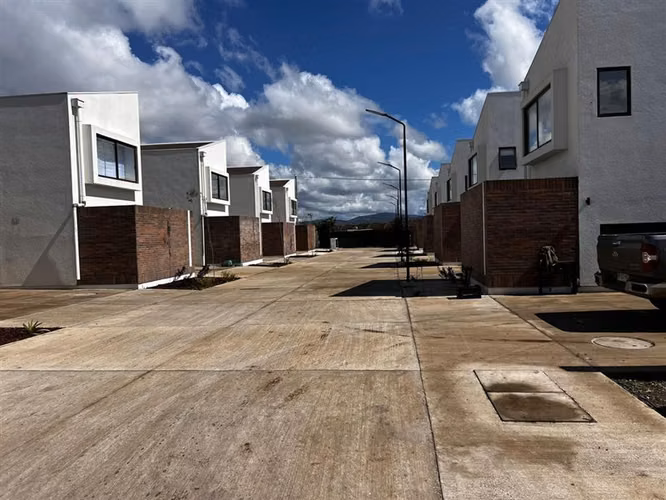ARRENDAMOS MODERNA Y EQUIPADA CASA EN LAS RASTRAS TALCA
