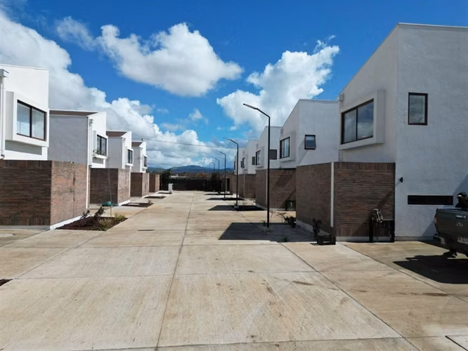 ARRENDAMOS MODERNA Y EQUIPADA CASA EN LAS RASTRAS TALCA