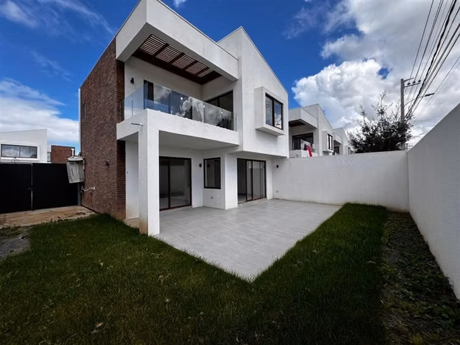 ARRENDAMOS MODERNA Y EQUIPADA CASA EN LAS RASTRAS TALCA