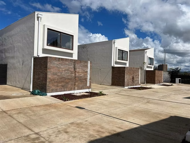 ARRENDAMOS MODERNA Y EQUIPADA CASA EN LAS RASTRAS TALCA
