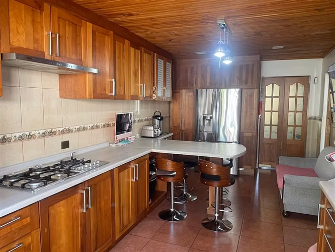 Casa en Arriendo de 4 Dormitorios Centrica en Talca - Imagen 12