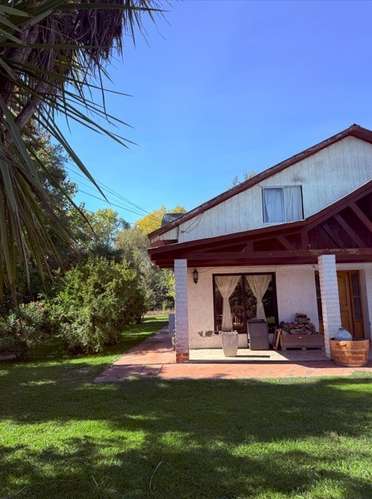 AMPLIA CASA DISPONIBLE PARA VENTA O ARRIENDO EN RARI, COLBÚN