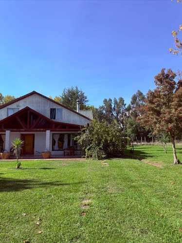 AMPLIA CASA DISPONIBLE PARA VENTA O ARRIENDO EN RARI, COLBÚN