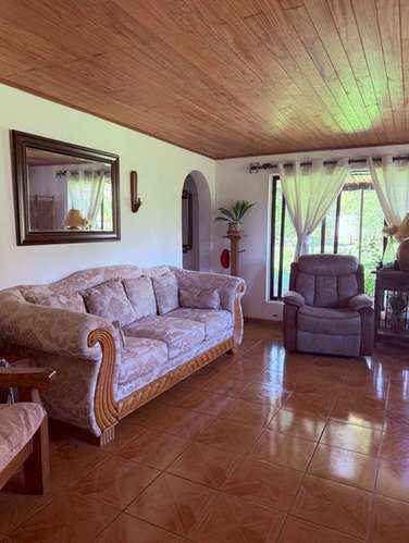 AMPLIA CASA DISPONIBLE PARA VENTA O ARRIENDO EN RARI, COLBÚN