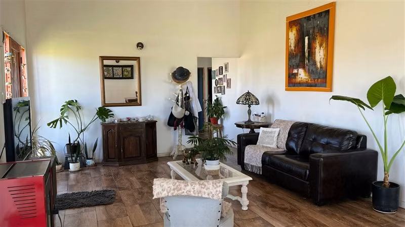 Parcela 5.000 m con 2 casas y piscina en Pelarco