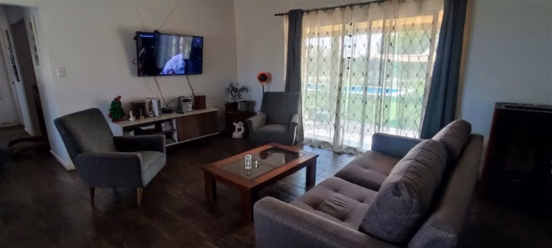 Parcela 5.000 m con 2 casas y piscina en Pelarco
