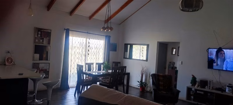 Parcela 5.000 m con 2 casas y piscina en Pelarco