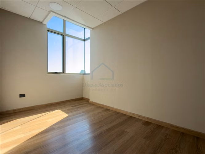 Oficina en arriendo en Paseo Hacienda, Talca.