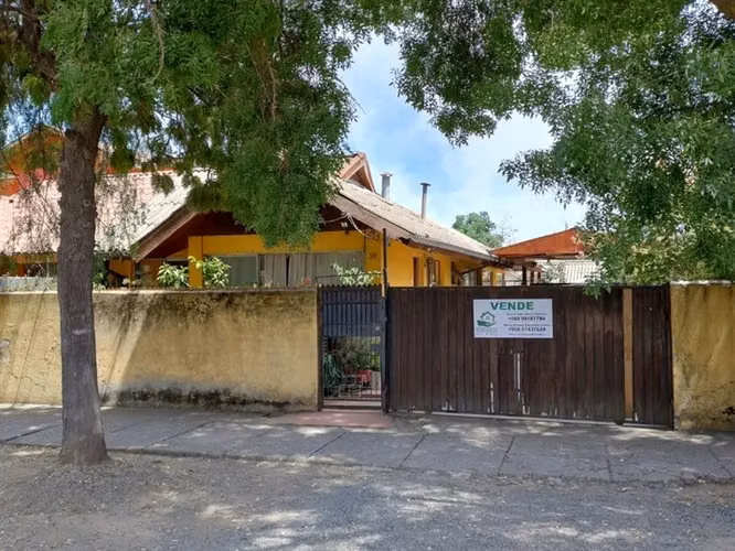 Se Vende cómoda y segura casa, ubicada en 20 Oriente