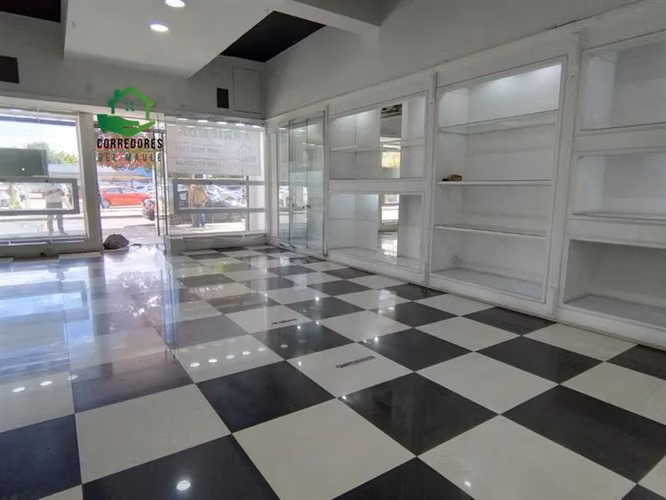 SE ARRIENDA LOCAL COMERCIAL EN 1 NORTE CON 7 ORIENTE.