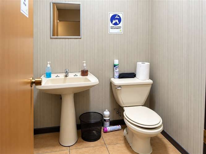 LOCAL COMERCIAL CON AMPLIA ZONA DE ESTACIONAMIENTO - Imagen 12