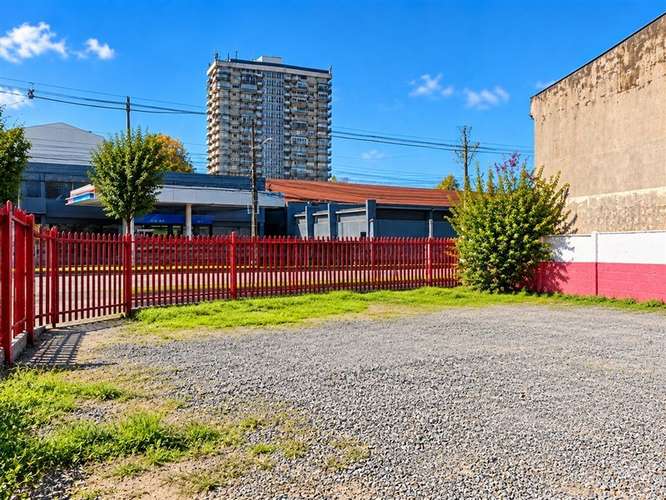 LOCAL COMERCIAL CON AMPLIA ZONA DE ESTACIONAMIENTO - Imagen 2