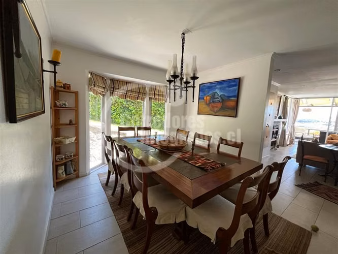 Casa en arriendo de 6 dorm. en Santo Domingo