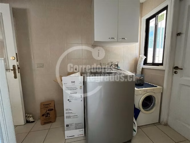 Casa en arriendo de 6 dorm. en Santo Domingo