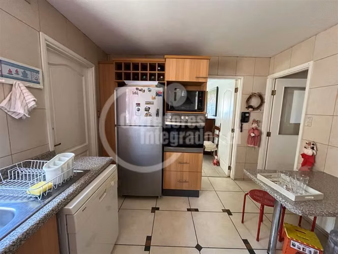 Casa en arriendo de 6 dorm. en Santo Domingo