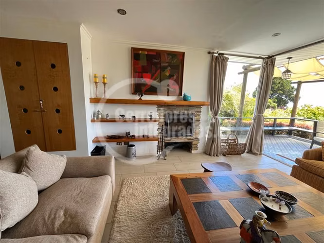 Casa en arriendo de 6 dorm. en Santo Domingo
