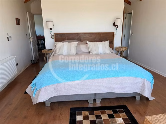Casa en arriendo de 6 dorm. en Santo Domingo