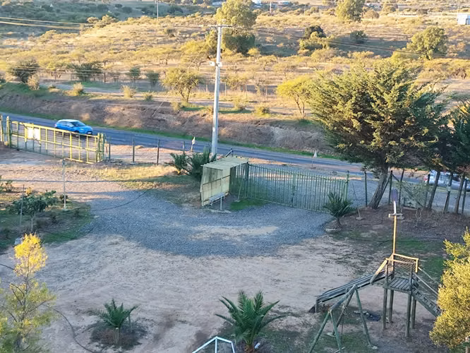 PARCELA 1 HECT. CON 4 CASAS GALPON Y ARBOLES FRUTALES  HUALAÑE