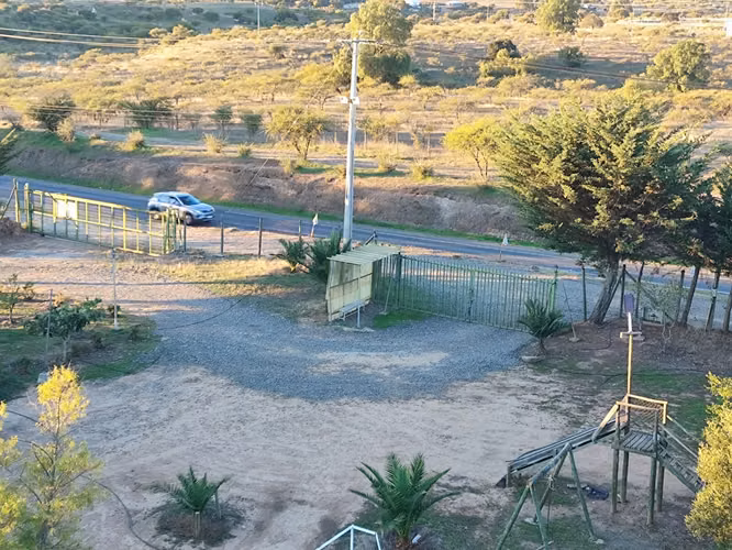 PARCELA 1 HECT. CON 4 CASAS GALPON Y ARBOLES FRUTALES  HUALAÑE