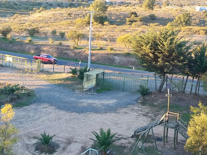 PARCELA 1 HECT. CON 4 CASAS GALPON Y ARBOLES FRUTALES  HUALAÑE