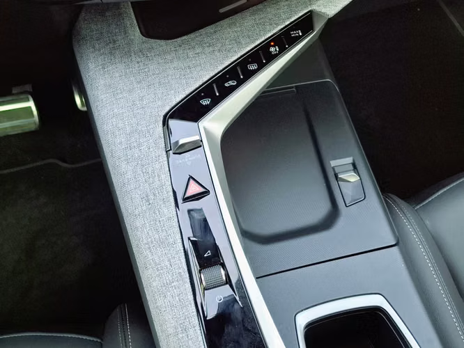 Peugeot New 3008  1.2 PREMIERE MHEV 4X2 136 EDCT AT 5P 2025