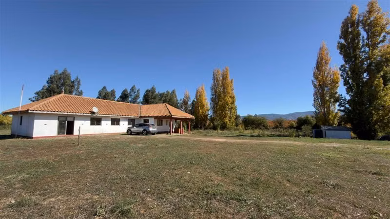 casa en arriendo con terreno de 1 hectárea en Pencahua