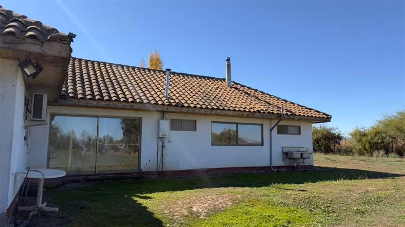 casa en arriendo con terreno de 1 hectárea en Pencahua