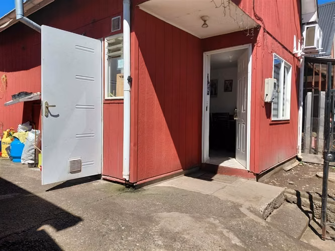 En venta casa de dos pisos en Villa La Campiña, Talca