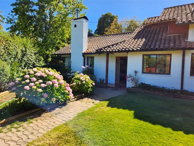 EN VENTA CASA EN PARQUE UNIVERSITARIO 5D / 3 B