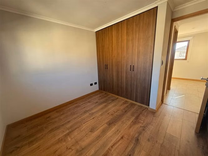 CASA EN ARRIENDO CONDOMINIO CASTELLANA, CERCA MONTESSORI - Imagen 3
