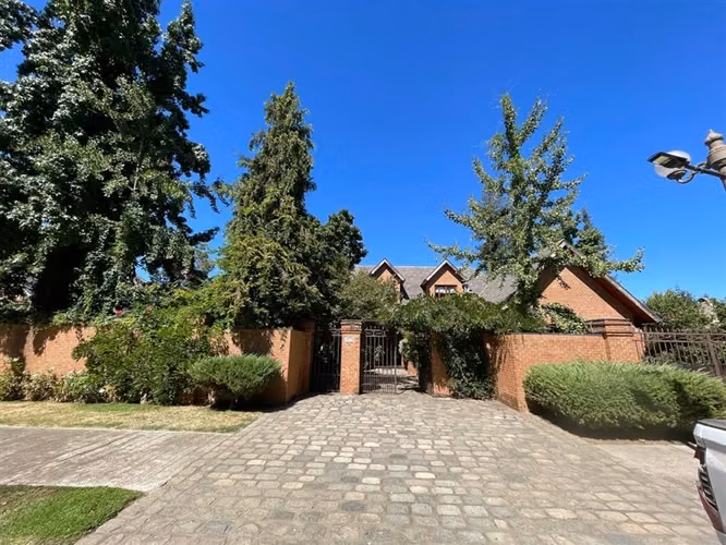 Casa en venta de 6 dorm. en Talca